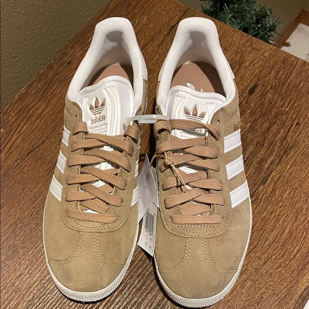 adidas Gazelle Sneakers in Tan and White - Picture 2 of 7